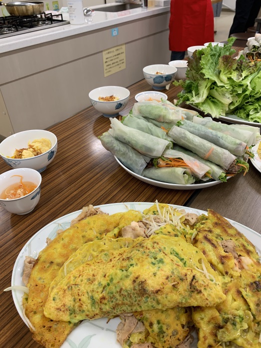 ベトナム語料理教室　バインセオ・ゴイクン